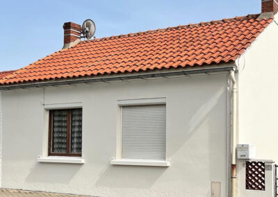 Rénovation complète de la façade et nettoyage de la toiture en Vendée (85)